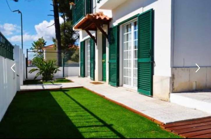 Casa de férias para 8 pessoas, com varanda e jacuzzi e ainda jardim em Azeitão