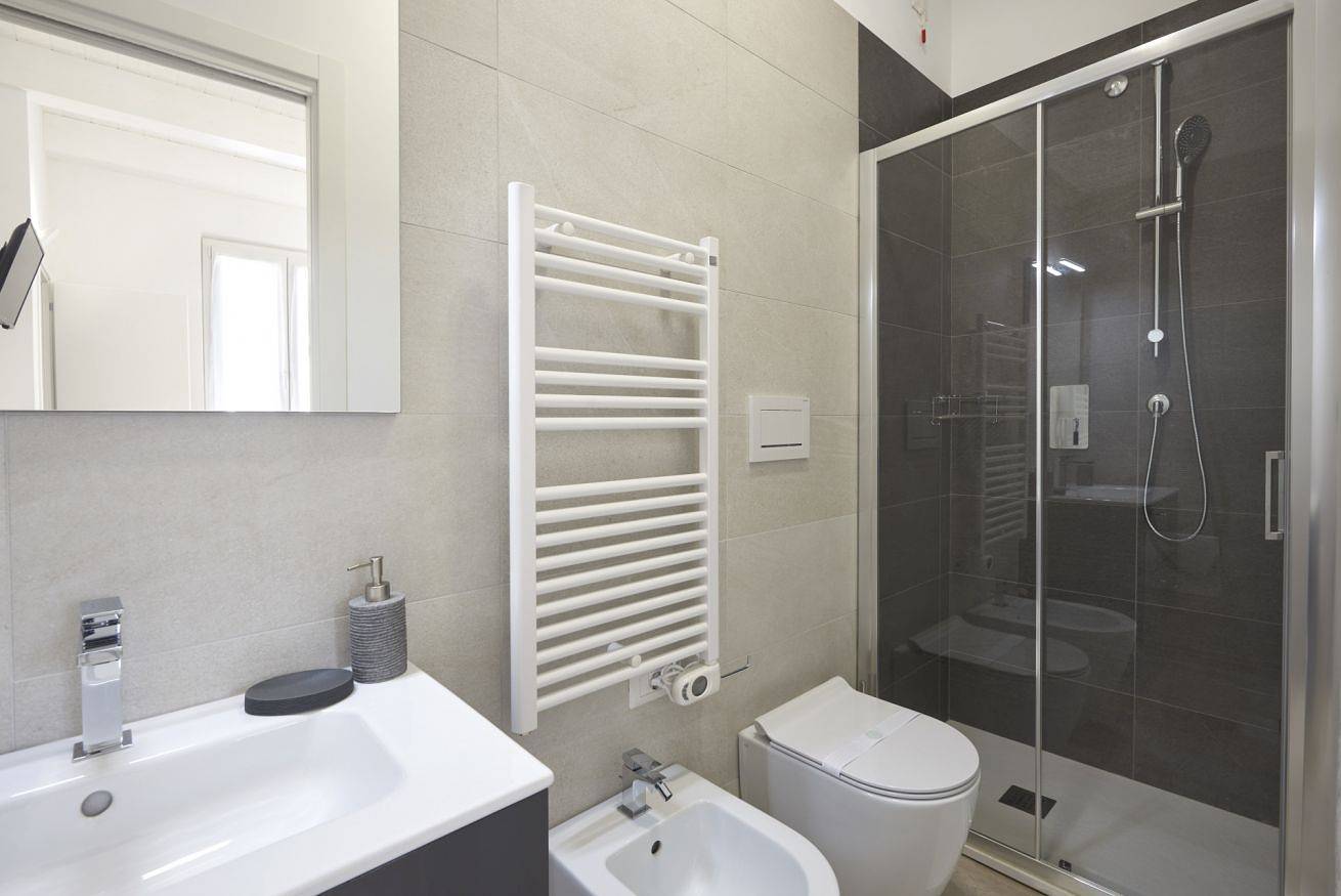Ganze Wohnung, Spacious and Modern One-Bedroom Apartment with A/C and Wifi in Civitanova Marche, Adriaküste Marken