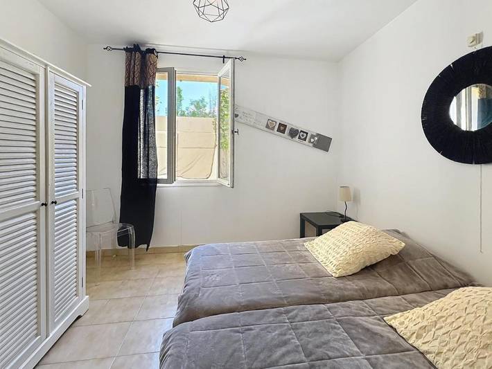 Location de vacances pour 11 personnes, avec vue et terrasse ainsi que jardin et piscine, animaux acceptés à Puyméras - 4