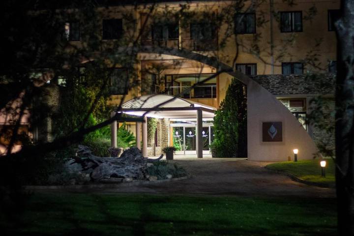 Resort for 2 people, with garden and sauna as well as pool and hot tub - 1