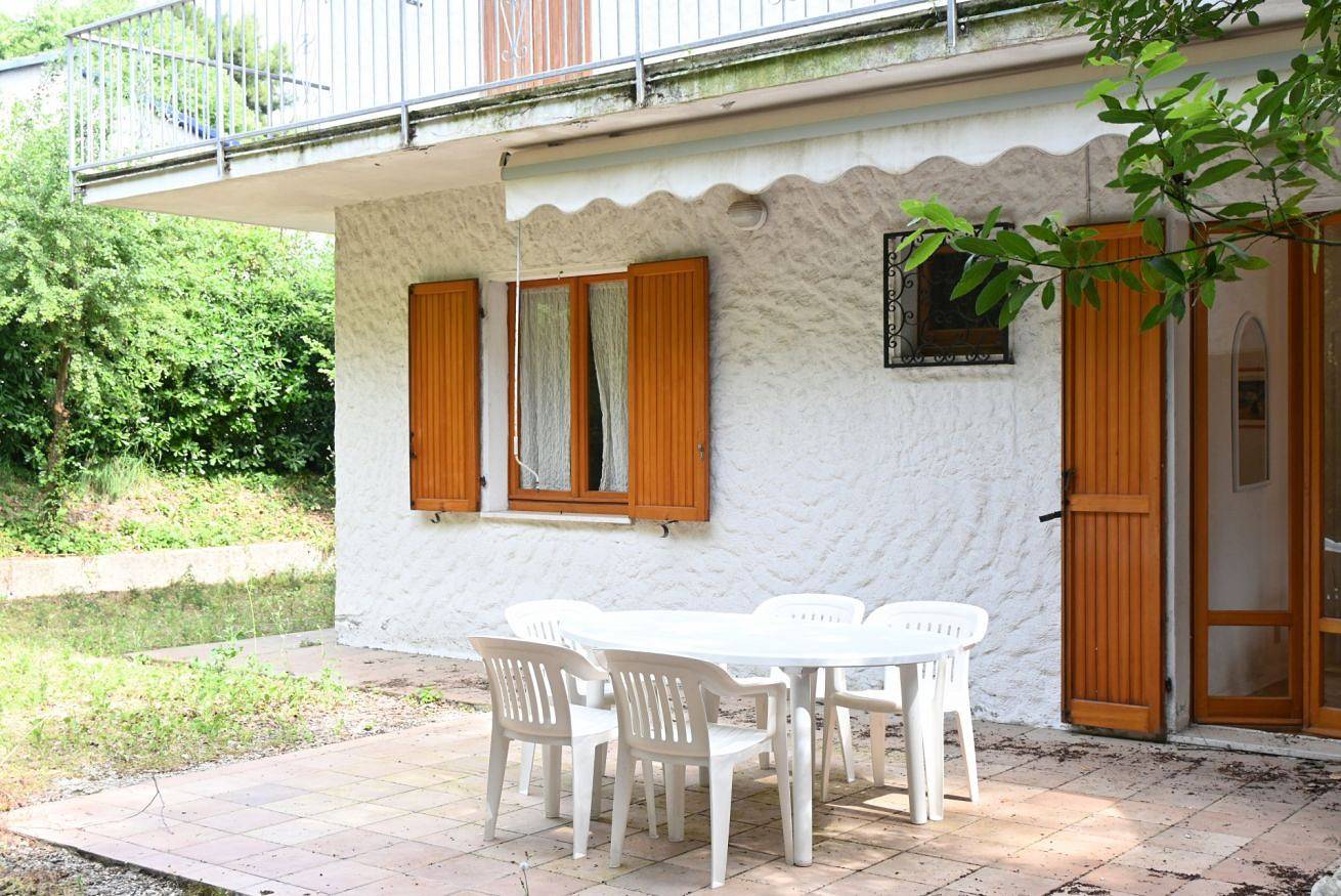 Appartamento intero, N323 – Numana, trilocale con giardino e posto auto vicino al mare  in Numana, Riviera del Conero
