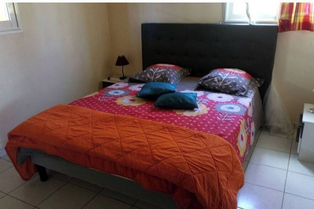 Spacious T3 gîtes, lovely terrace and shared swimming pool, sea view, peaceful setting in Capesterre-Belle-Eau, Guadeloupe (Caribbean)