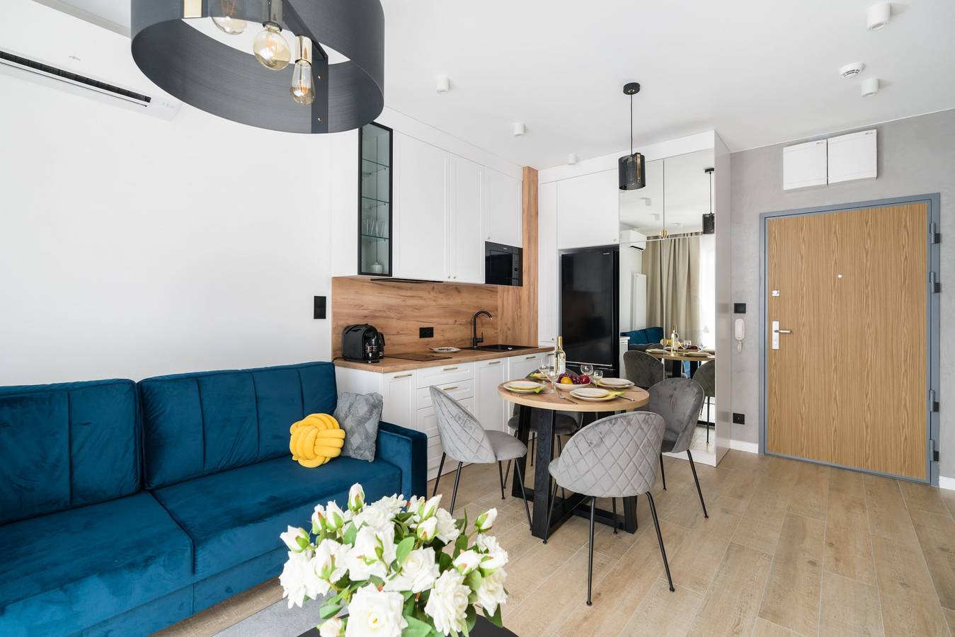 Entire apartment, Stylish Apartment | Air Conditioning | Balcony | Parking. in Poznan, Greater Poland