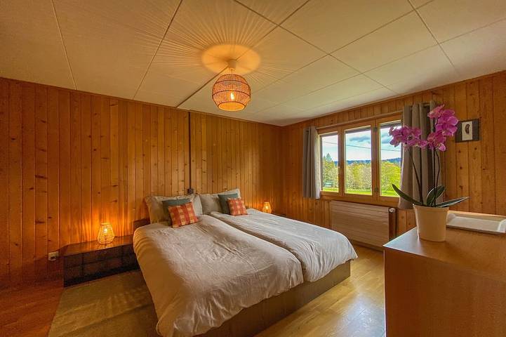 Chalet in the heart of nature with Spa in Les Replattes, Le Locle