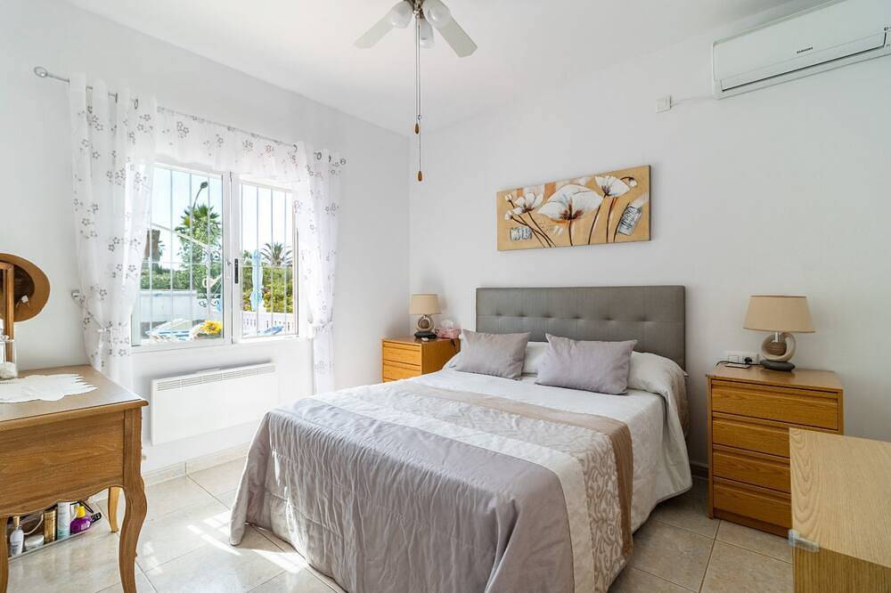 Beautiful family villa with pool and guest house in Busot, Costa Blanca