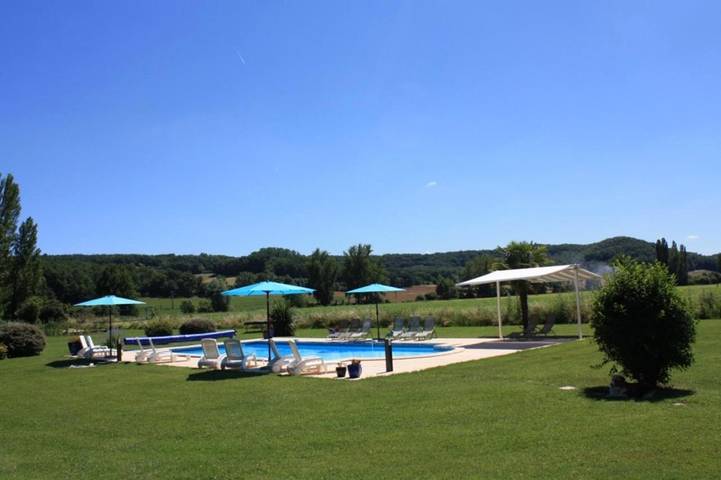 Location de vacances pour 4 personnes, avec vue ainsi que piscine et jardin, adapté aux familles à Roquecor - 4