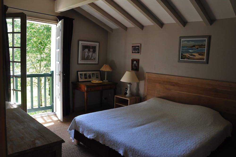 2 houses on 65.000 sq ft closed / 18p Outstanding view Climatisation Heated pool in Ascain, Bayonne region