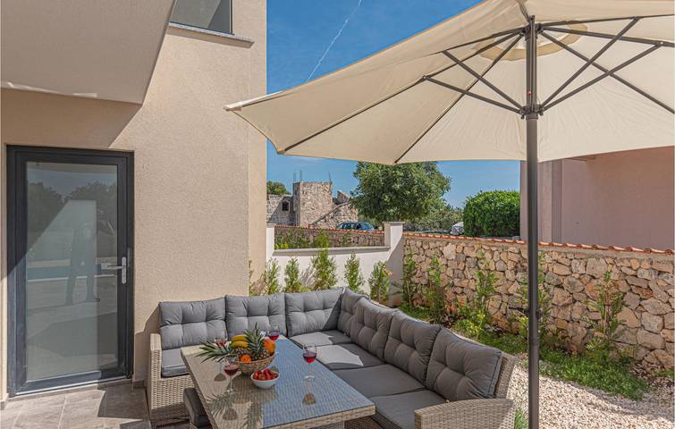 Cozy 1-Bedroom Apartment with Pool, Wifi, and Terrace near Krka River in Sibenik, Šibenik-Knin