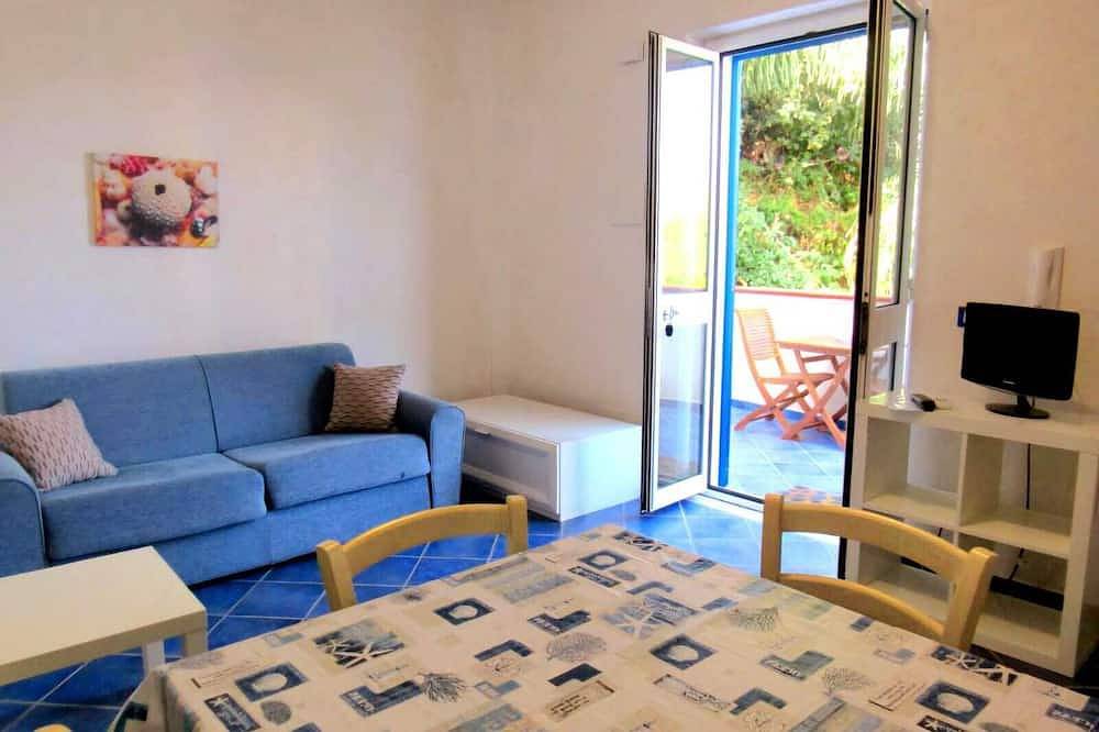 Ganze Wohnung, Zwei-Zimmer-Wohnung mit Blick auf das Meer und die Äolischen Inseln, nur 3 Minuten vom Strand von San Gregorio entfernt in Scafa (Capo d'Orlando), Capo d'Orlando