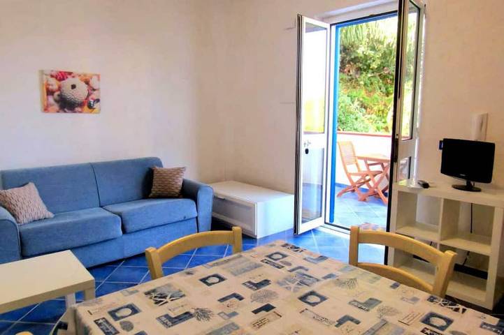 Appartement entier, Appartement de deux pièces avec vue sur la mer et les îles Éoliennes à seulement 3 'de la plage de San Gregorio in Scafa (Capo d'Orlando), Capo d'Orlando