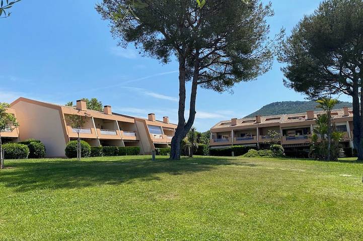 Gîte pour 6 personnes, avec piscine et terrasse dans Plage de La Garonne