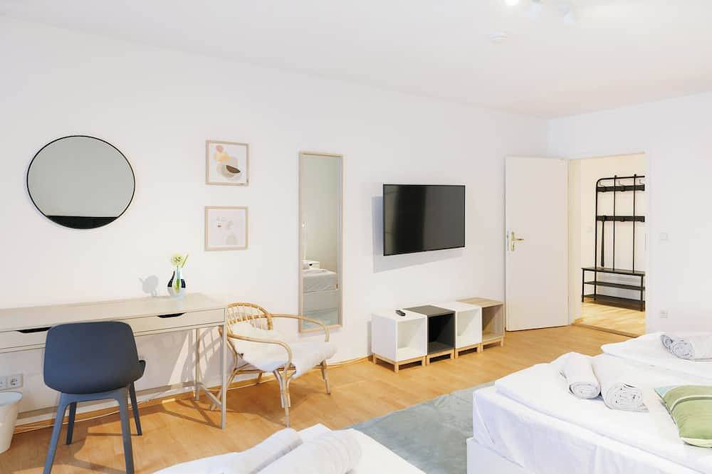 Entire apartment, Grand Central City Aprt. Mitte Museum Island/Berlin Cathedral in Mitte Berlin, Berlin