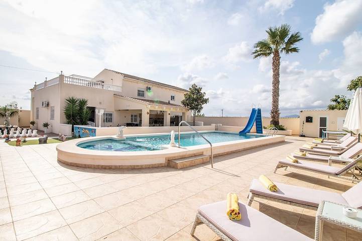 Villa for 10 people, with garden - 1