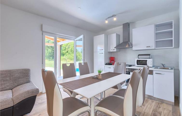 Modernes Apartment mit 2 Schlafzimmern, Pool, in Küstennähe und in der Nähe des Flughafens Pula in Valtura, Südküste Istrien