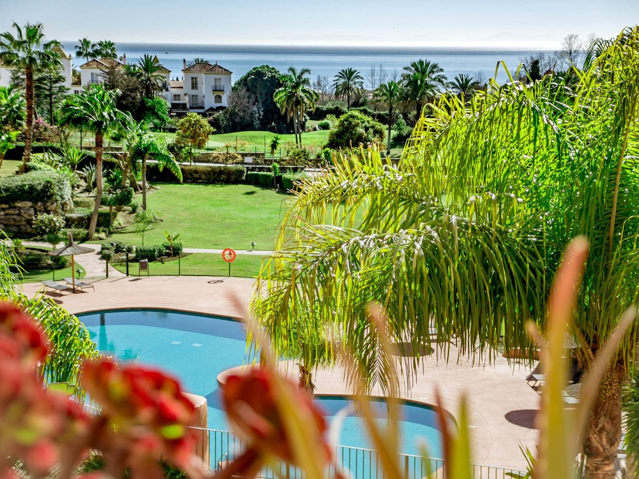 Appartement entier, Appartement confortable à Estepona : 3 chambres, piscine, jardin, terrasse, garage, wifi, clim. in La Resina, Estepona