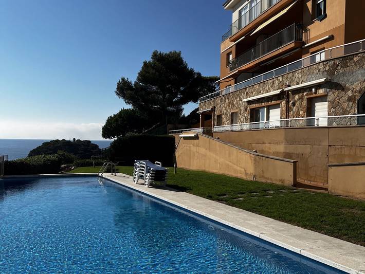 Appartement de vacances pour 4 personnes, avec balcon ainsi que jardin et piscine - 1