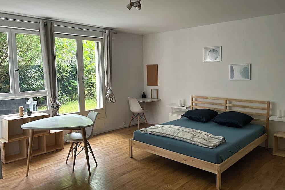 Apartamento entero, Studio Agréable et Lumineux Avec Jardin, à 10min de L'aéroport D'orly ! in L'Haÿ-les-Roses, Valle del Marne