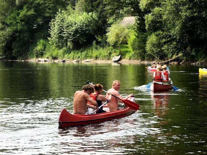 Camping pour 6 personnes, avec piscine ainsi que vue et terrasse dans le Lot - 4