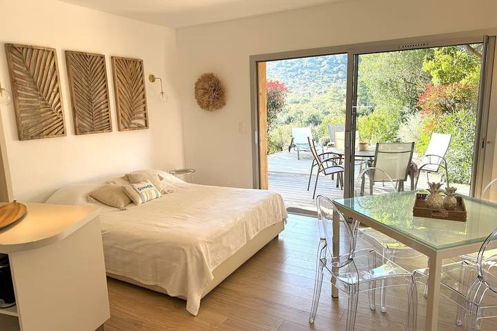 Entire apartment, Porto Vecchio - Studio, 4 pers, swimming pool, direct Santa Giulia beach access in Santa Giulia, Porto-Vecchio