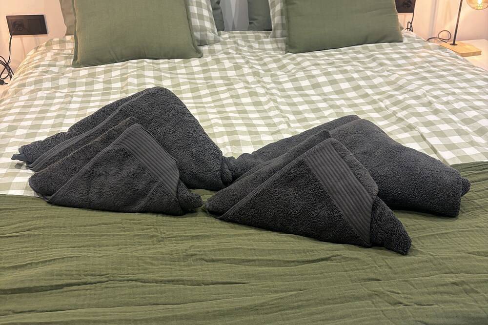 Entire apartment, Apartments_Lovely_Rooms_Vic in Vic, Osona