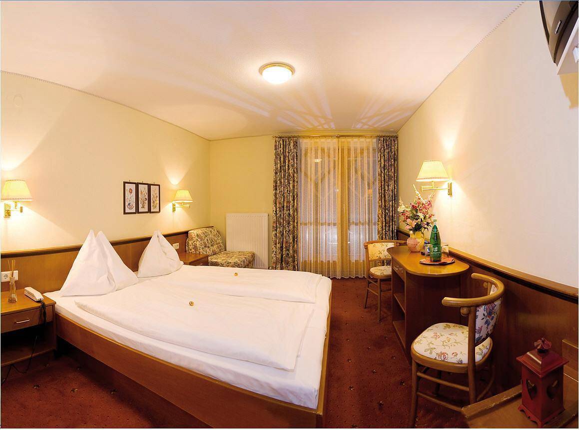 Doppelzimmer mit Dusche od. Bad, Wc; West in Sankt Martin am Tennengebirge, Tennengau