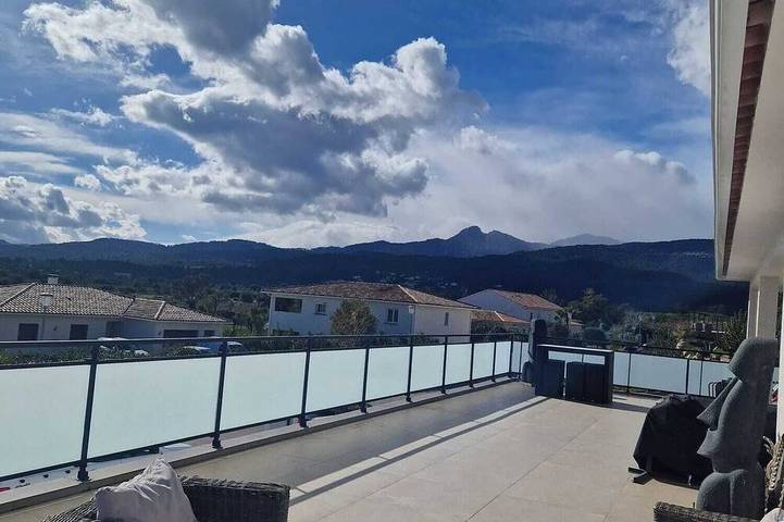 Location de vacances pour 4 personnes, avec jardin à Ventiseri