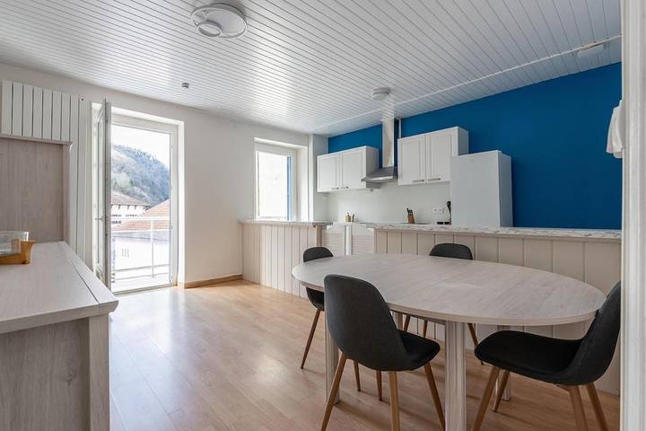 Appartement de vacances pour 6 personnes, avec vue ainsi que vue sur le lac et balcon