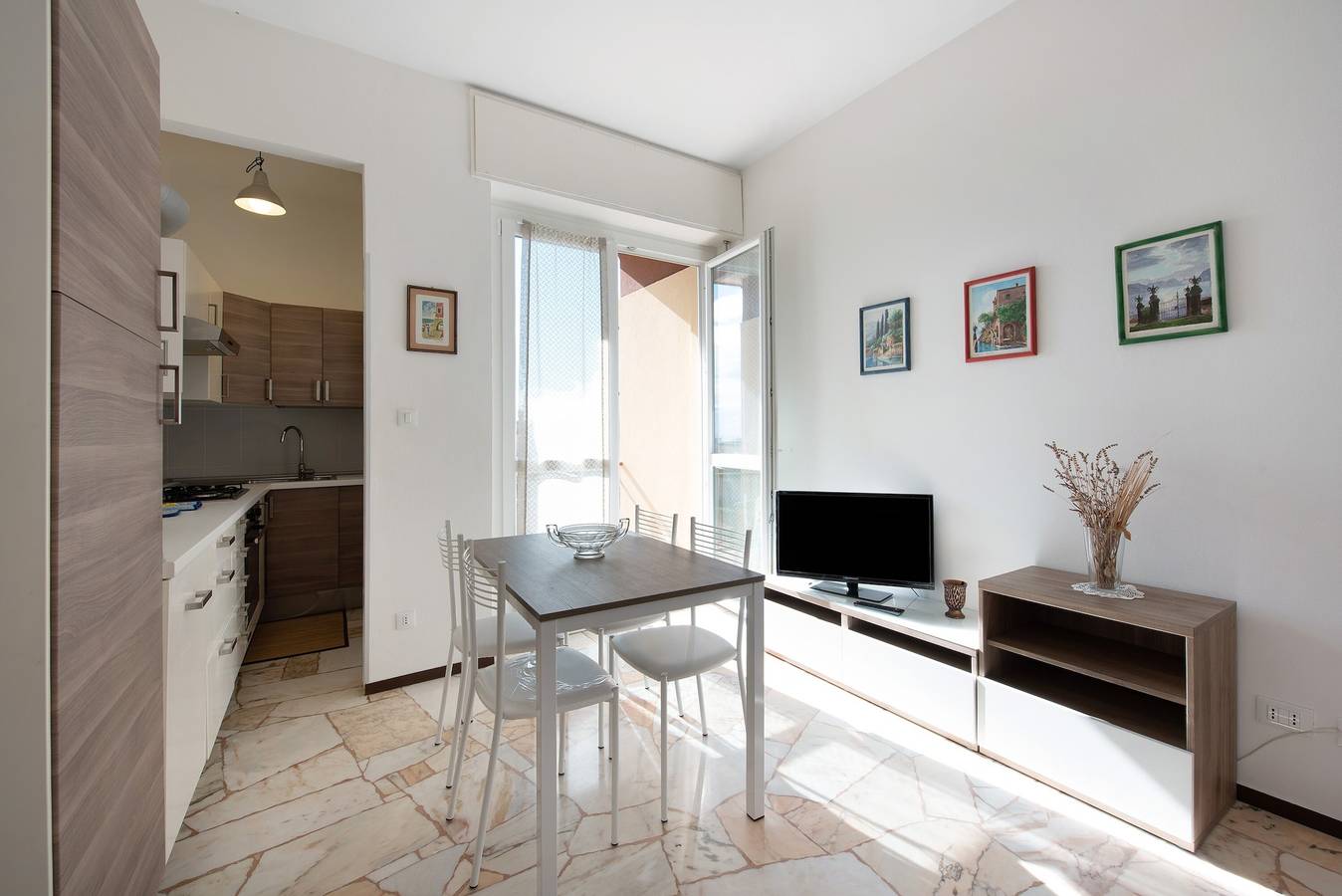 Appartamento intero, Appartamento "Bilocale Corosu con 2 balconi" con Balcone & A/C in Varazze (Città), Varazze