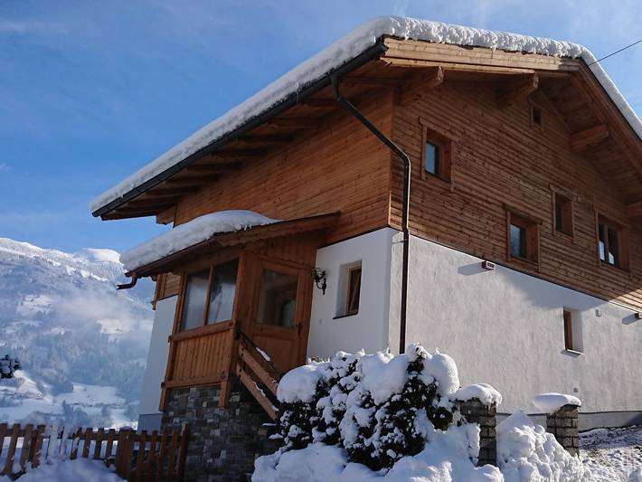 Vakantiehuis voor 6 personen, with Balkon and Terras as well as Tuin and Sauna in Fügen