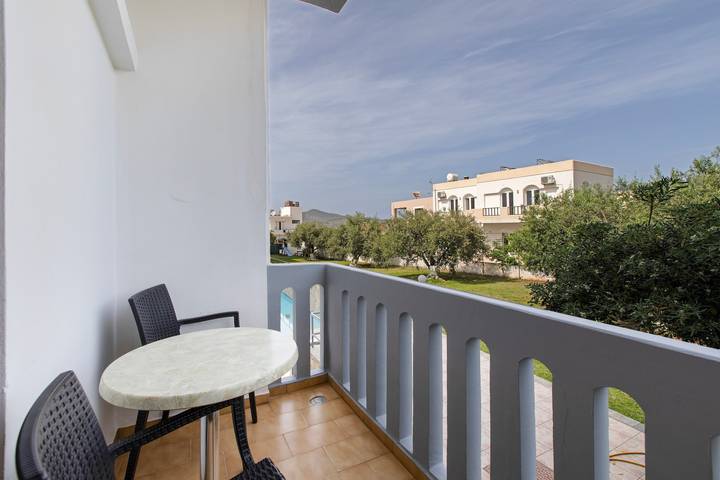 Ferienwohnung für 3 Personen, mit Balkon und Garten sowie Kinderpool auf Kreta