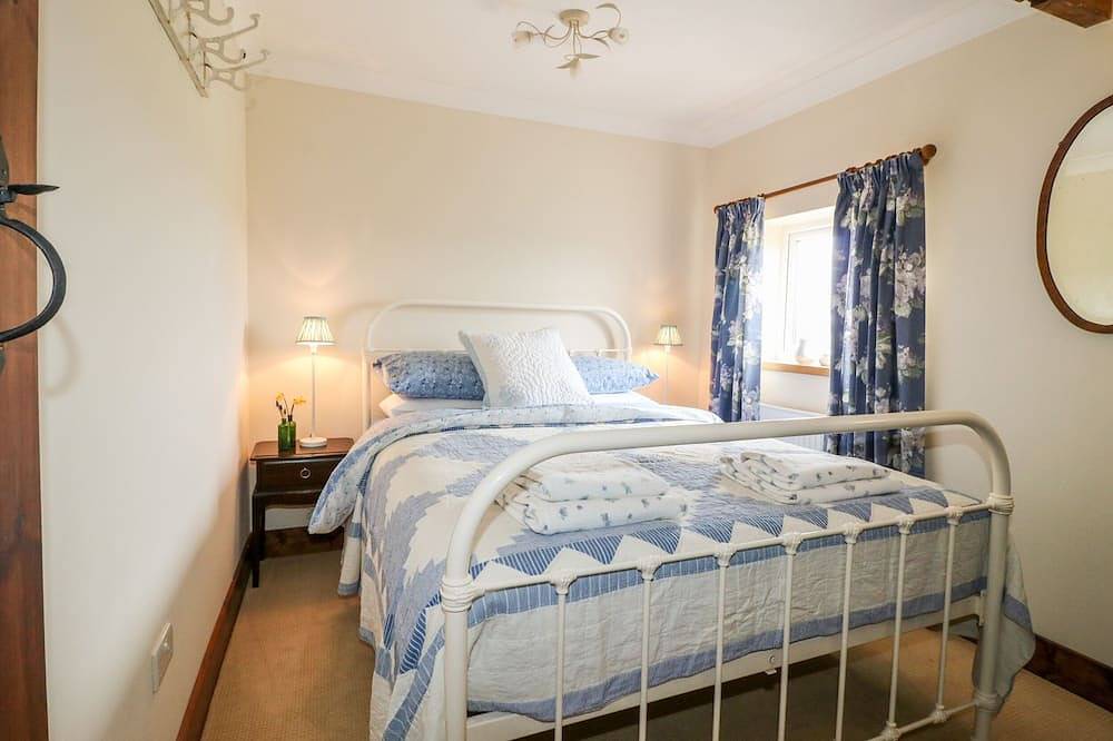 Bellamour End Cottage, family friendly, with open fire in Rugeley in Staffordshire