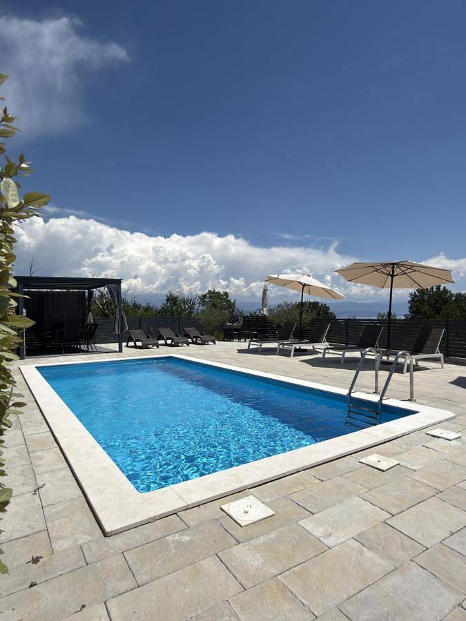 Ganze Wohnung, Apartments Nika with swimming pool and beautiful sea view in Ika, Primorje-Gorski Kotar