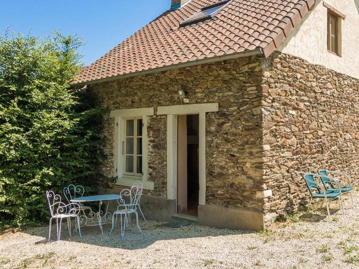 Location de vacances pour 4 personnes, avec terrasse et piscine à Chalais (Aquitaine)