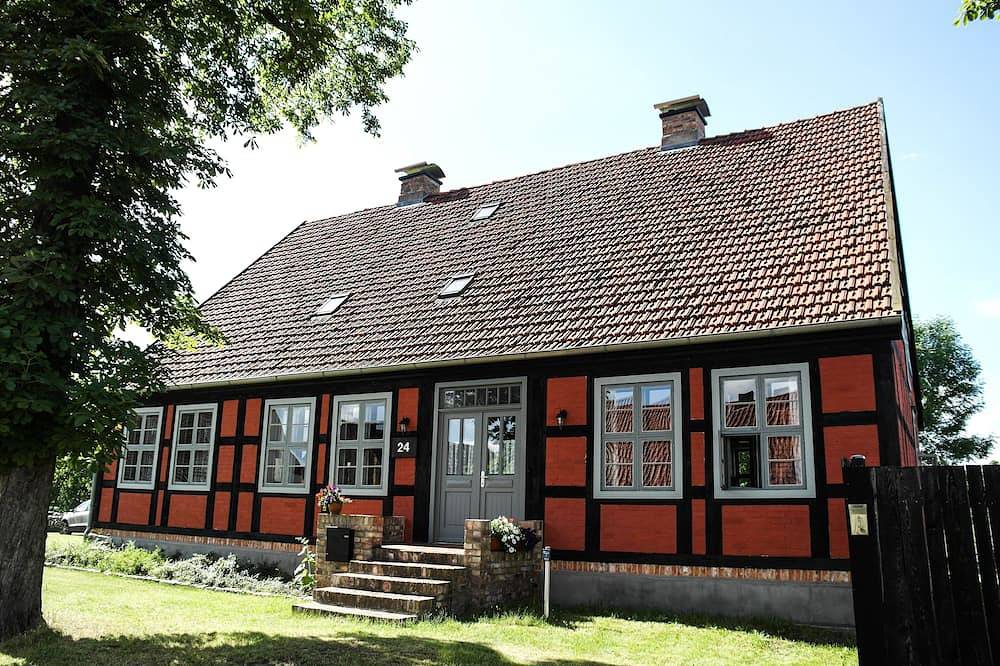 Ganze Wohnung, Urlaub im historischen Ambiente, strandnah mit Sauna und großem Garten in Vogelsang-Warsin, Vorpommern Greifswald