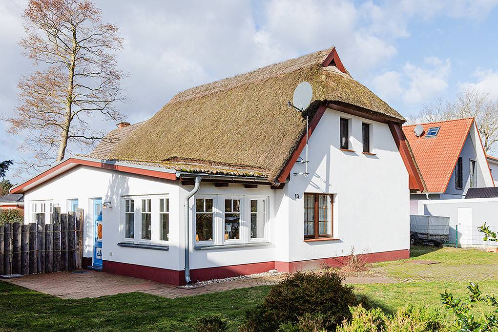 Haus unterm Reet (rechts in Prerow, Fischland - Darß - Zingst