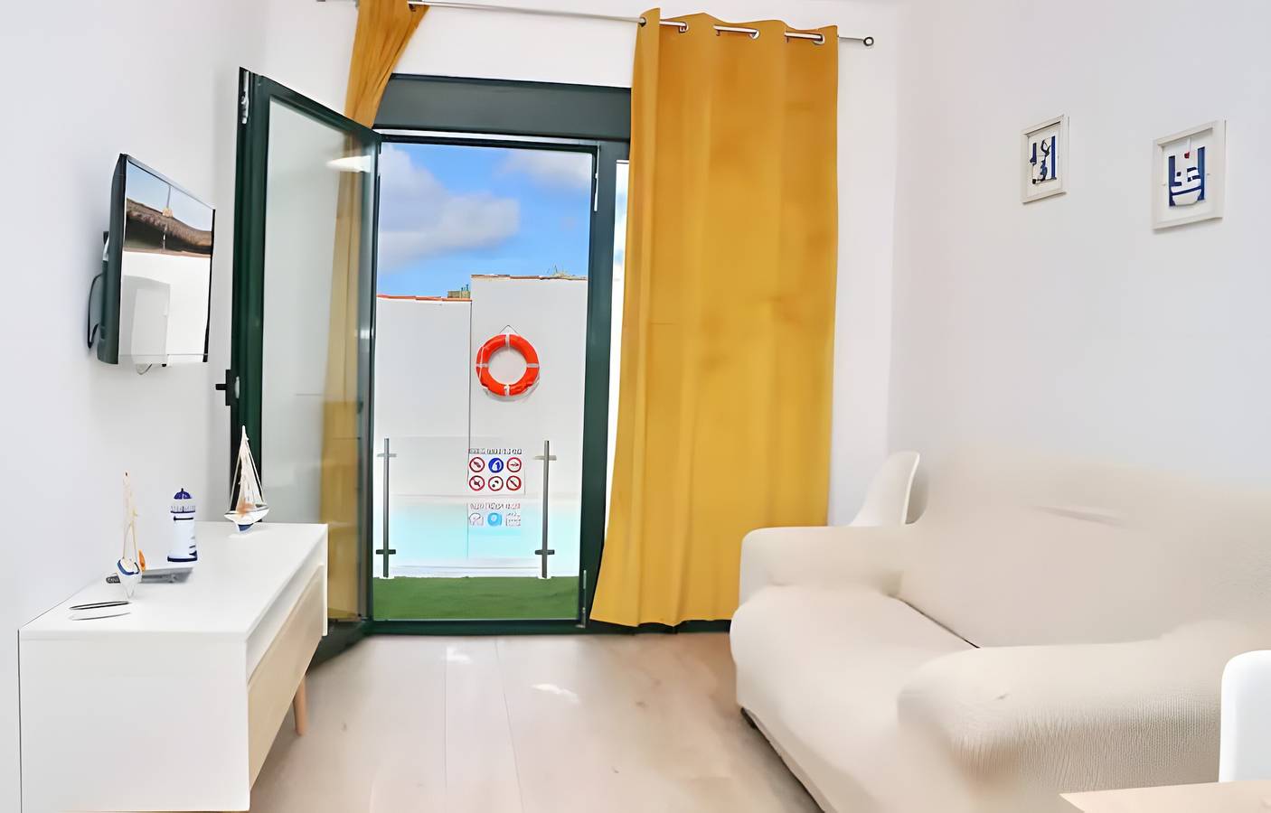 Holiday Home 'Casas Las Arenas 3' with Private Pool, Wi-Fi & Air Conditioning in Conil de la Frontera, Costa de la Luz