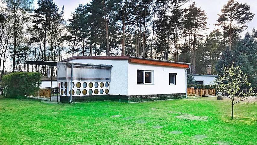 Ferienhaus für 4 Personen, mit Terrasse und Pool sowie Garten in Lindow