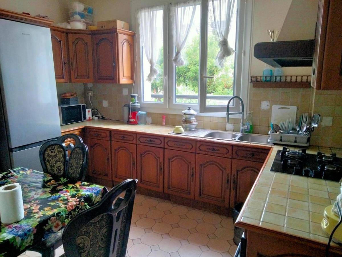 Family Room with Garden View in La Courneuve, Seine-Saint-Denis