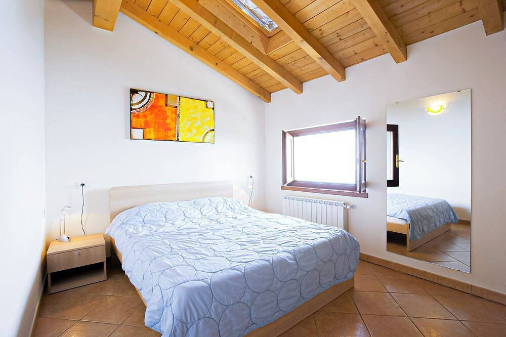 Detached 3-room house in Ticino rustic style with dream lake view in Viggiona, Trarego Viggiona