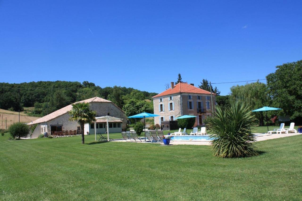 Two-Bedroom House in Roquecor, Quercy