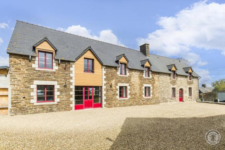 Gîte pour 12 personnes, avec terrasse, animaux acceptés