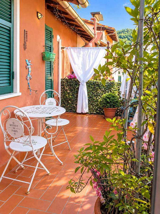Ferienwohnung für 5 Personen, mit Balkon und Terrasse sowie Ausblick in Ameglia