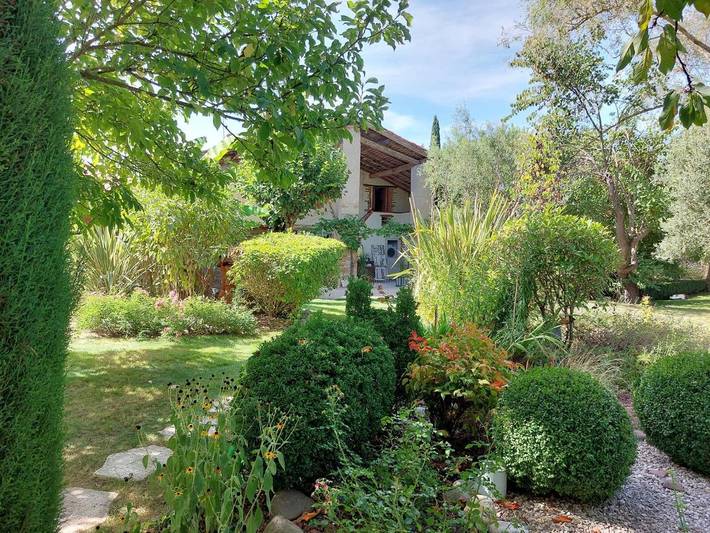 Location de vacances pour 2 personnes, avec piscine et vue ainsi que jardin et terrasse à Montauban - 3