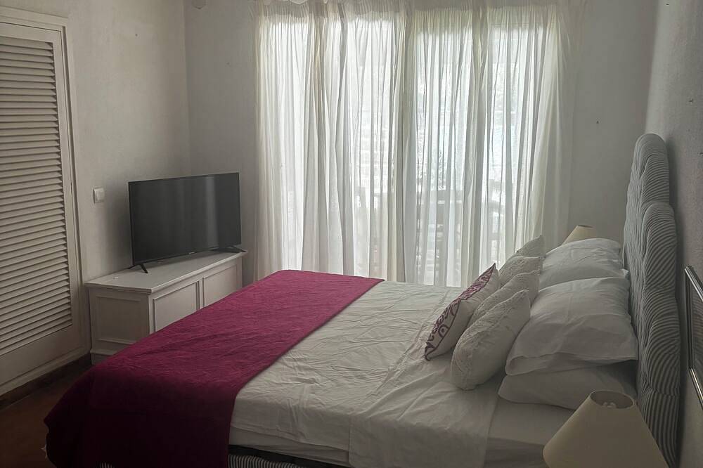 Entire apartment, Apartment in a peaceful setting in Jesus, Ibiza yet close to the action in Talamanca, Santa Eulària des Riu