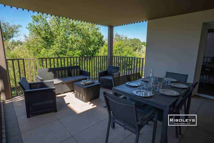 Gîte pour 6 personnes, avec Balcon ainsi que Terrasse et Piscine à Vias