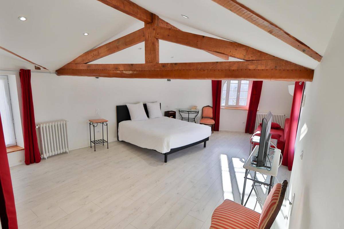 Large Double Room in Hagetmau, Landes