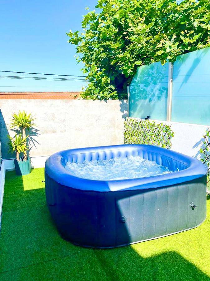 Villa, com Varanda e Terraço e ainda Jacuzzi and Jardim em Atalaia