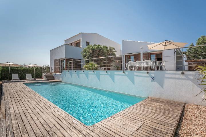 Moderne Villa für 9 Gäste auf den Klippen von Cala Morell, Menorca in Cala Morell, Ciutadella