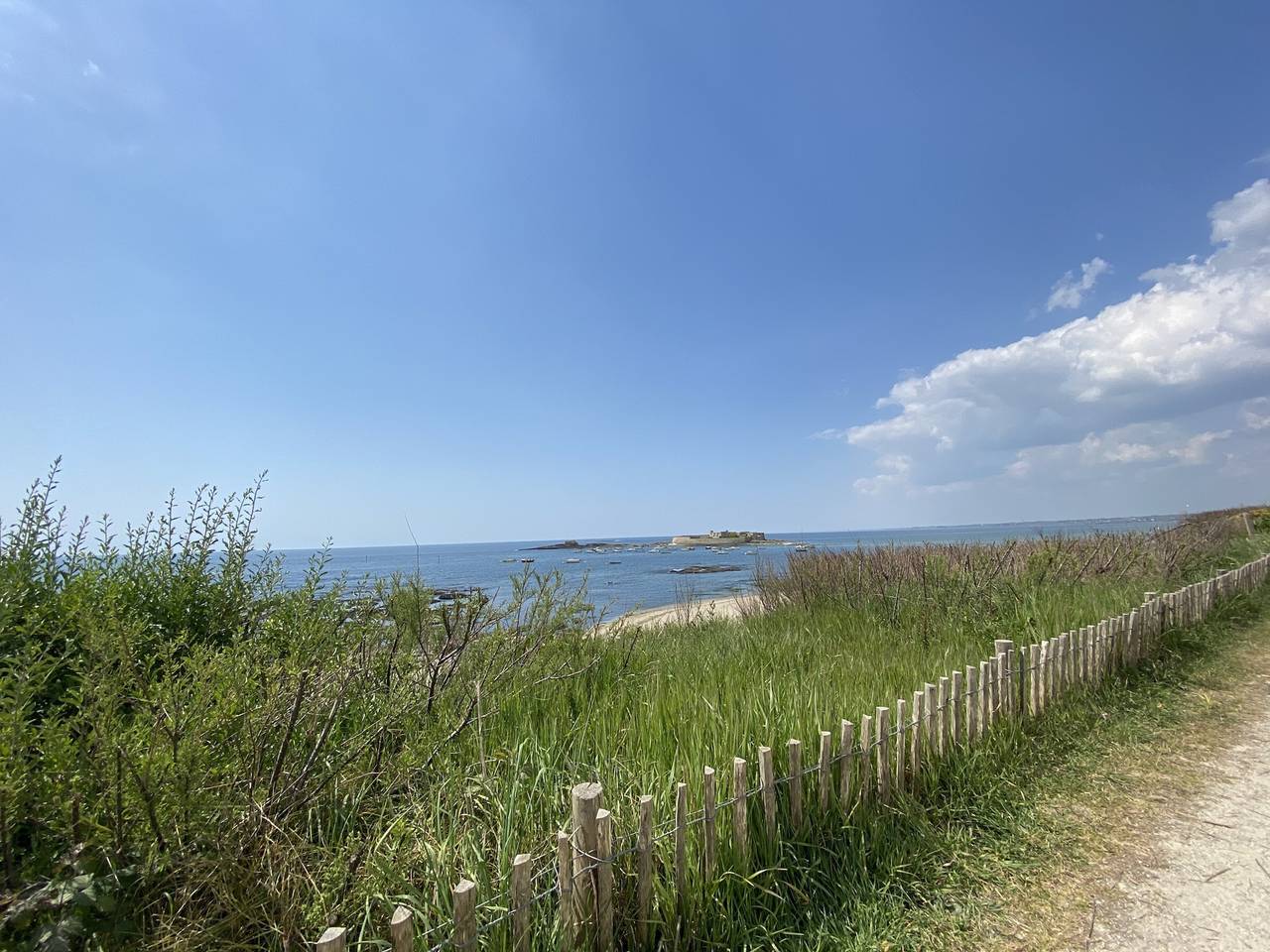 Estudio entero, Estudio renovado con balcón vista al mar, Wifi, cerca de playa y comercios - 2 pers in Le Fort-Bloqué, Ploemeur