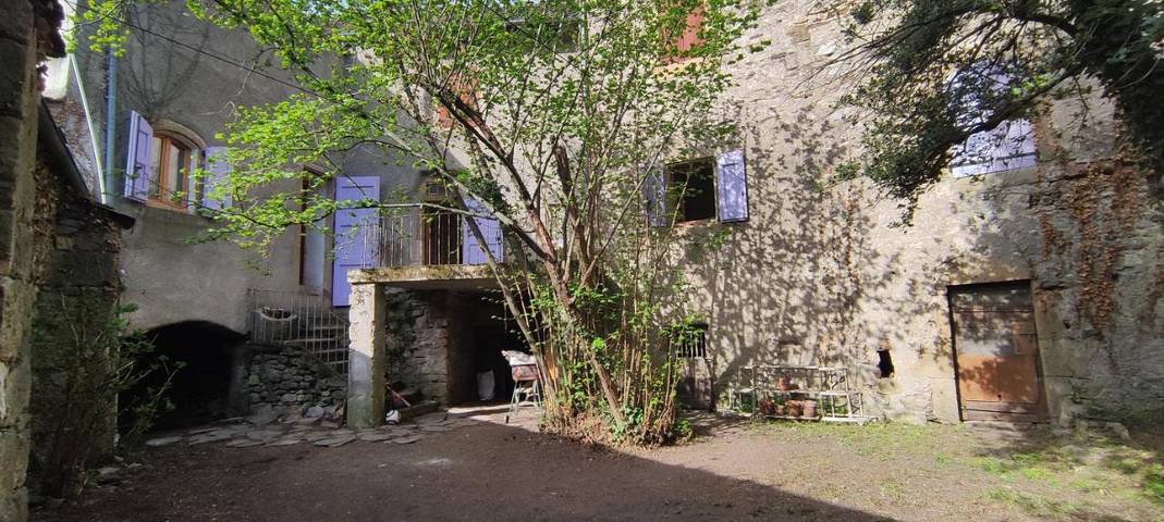 Location de vacances pour 9 personnes, avec vue et jardin, animaux acceptés à Florac - 2